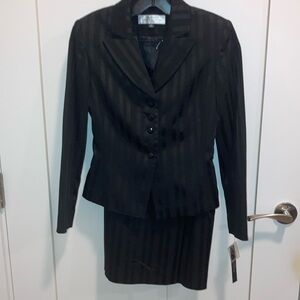 Petite NWT black skirt suit. Tahari.